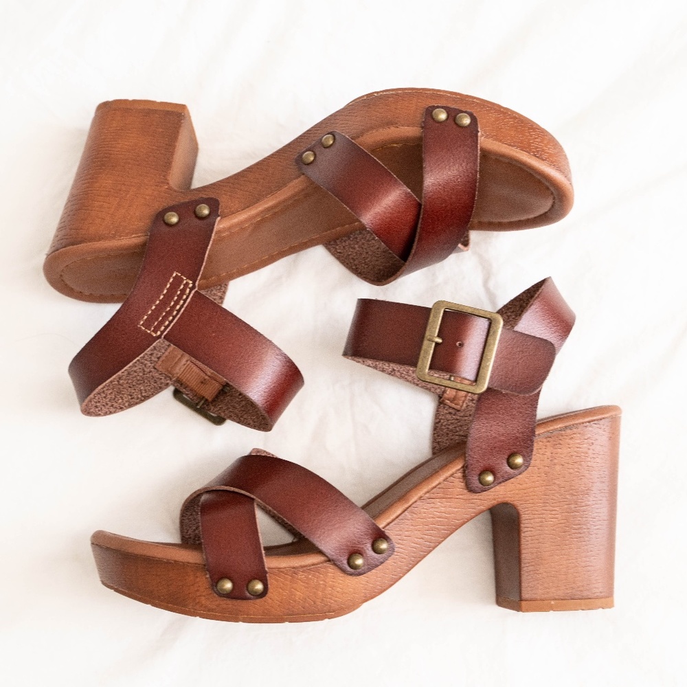 Cushionaire Retro look Heels